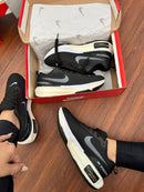 Nk Invencible Run 3 Preto Branco