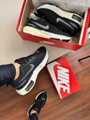 Nk Invencible Run 3 Preto Branco