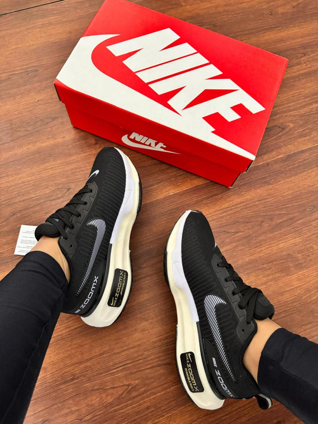 Nk Invencible Run 3 Preto Branco