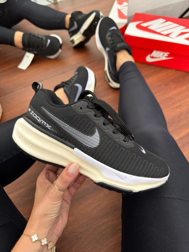 Nk Invencible Run 3 Preto Branco