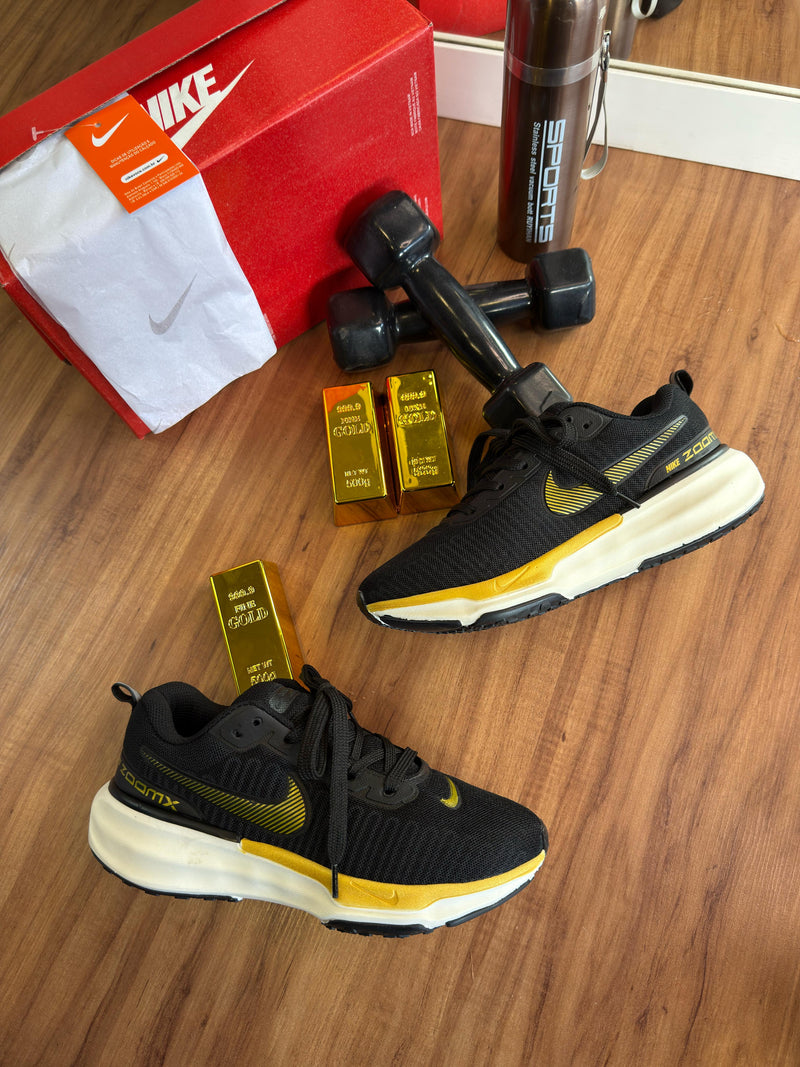 Nk ZoomX Invincible Run 3 Pto/Ouro