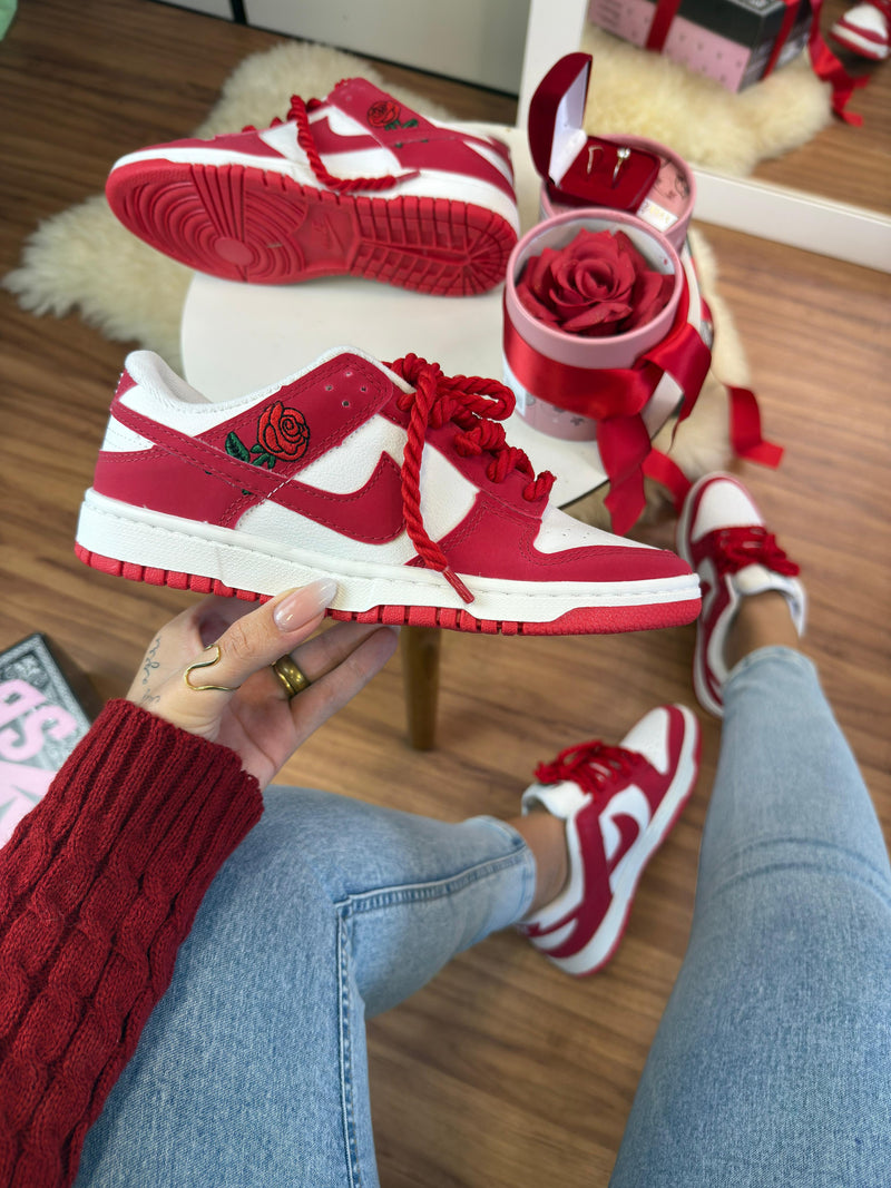 Nk Dunk Low Sb x Valentines Day In Roses Red