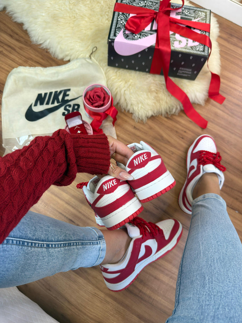 Nk Dunk Low Sb x Valentines Day In Roses Red