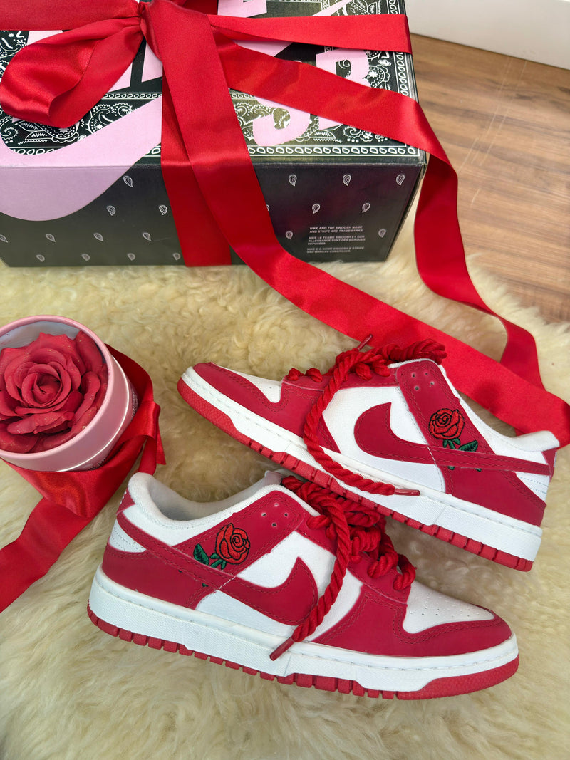 Nk Dunk Low Sb x Valentines Day In Roses Red