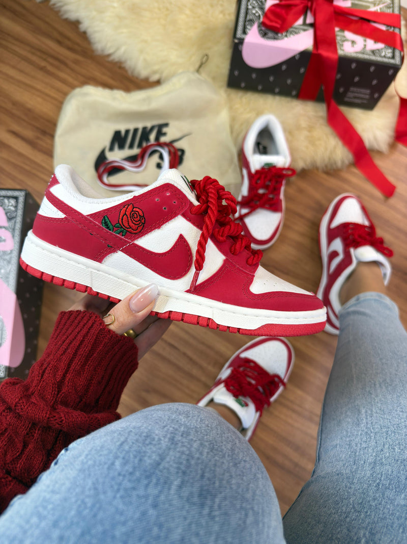 Nk Dunk Low Sb x Valentines Day In Roses Red