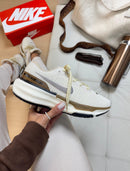 Nk Zoom Invencible Run 3 Off/Café