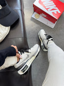 Nk Zoom Invencible Run 3 Off/Prata