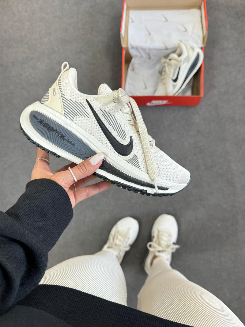 Nk Run Vomero 18 Off/Preto