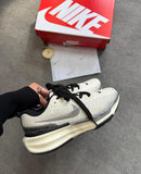 Nk Zoom Invencible Run 3 Off/Prata